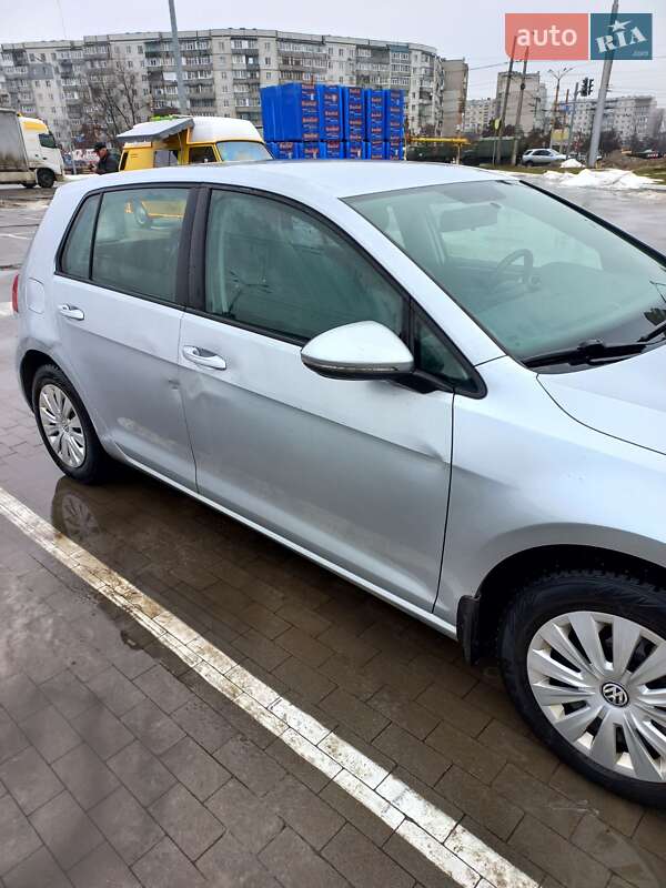 Хэтчбек Volkswagen Golf 2016 в Ромнах