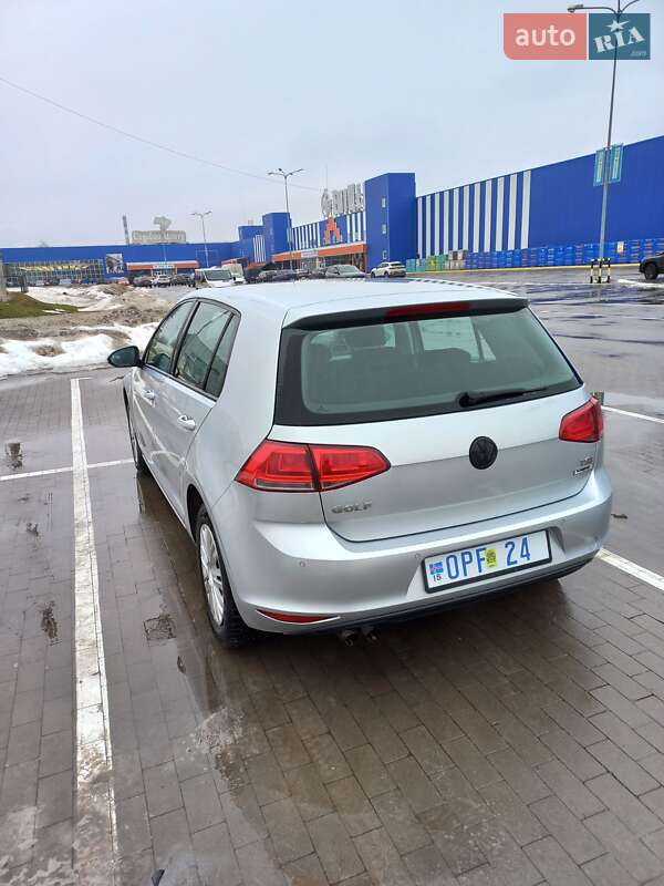 Хэтчбек Volkswagen Golf 2016 в Ромнах
