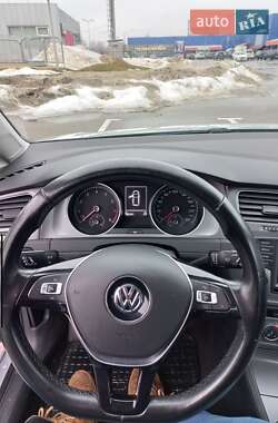 Хэтчбек Volkswagen Golf 2016 в 