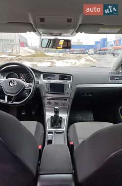 Хэтчбек Volkswagen Golf 2016 в 