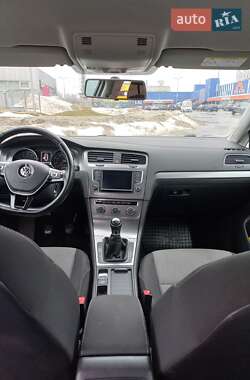 Хэтчбек Volkswagen Golf 2016 в Сумах