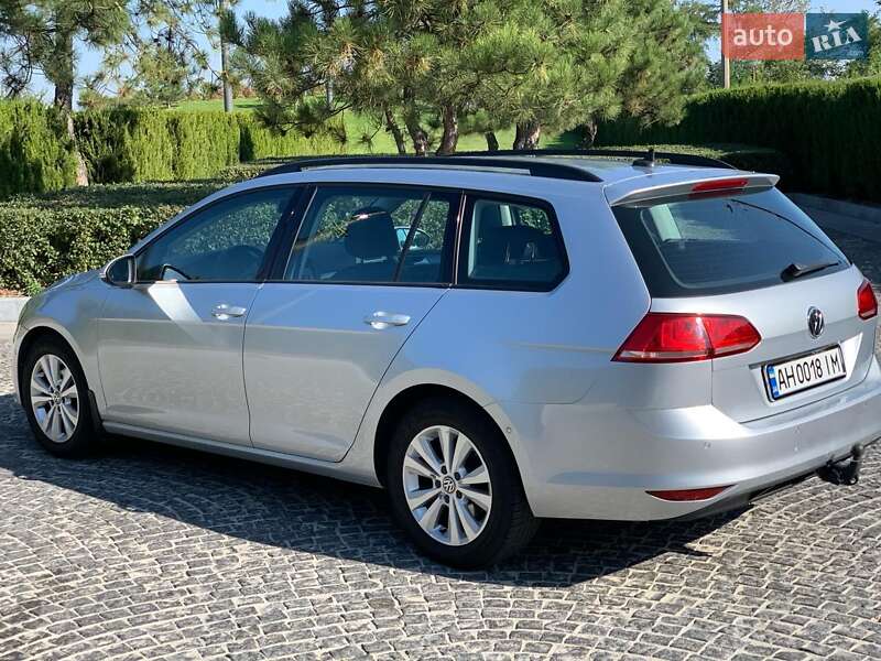 Універсал Volkswagen Golf 2015 в Дніпрі