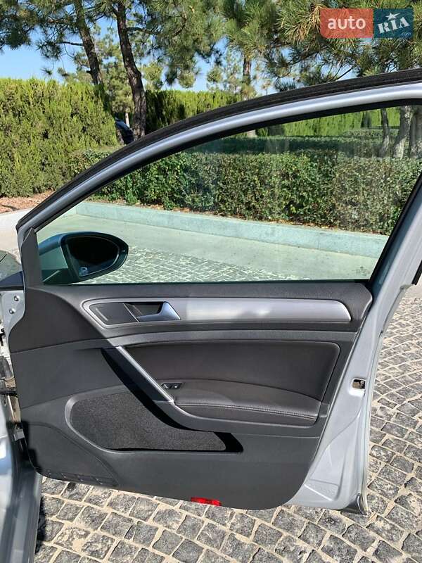 Універсал Volkswagen Golf 2015 в Дніпрі