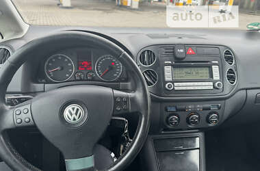 Хэтчбек Volkswagen Golf 2005 в Луцке