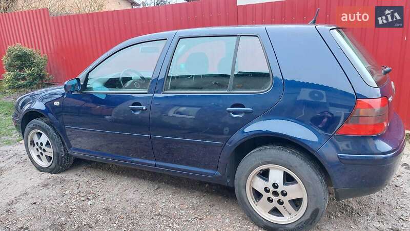 Хетчбек Volkswagen Golf 2001 в Кропивницькому
