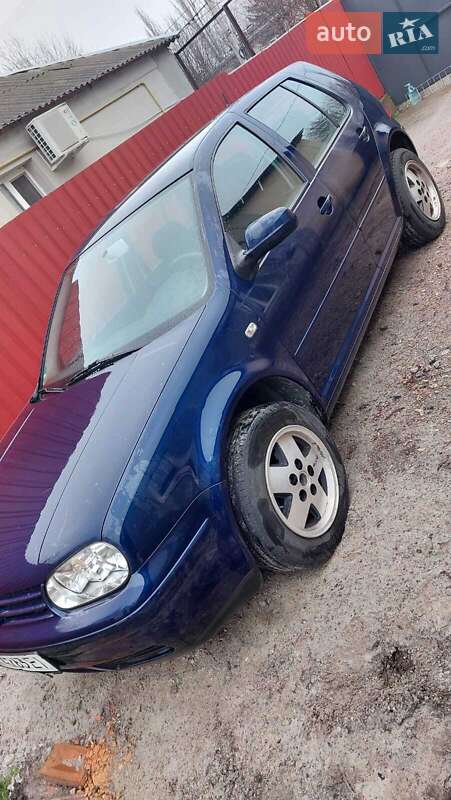 Хетчбек Volkswagen Golf 2001 в Кропивницькому