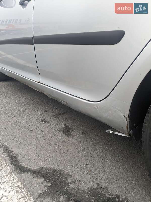 Хетчбек Volkswagen Golf 2004 в Ужгороді