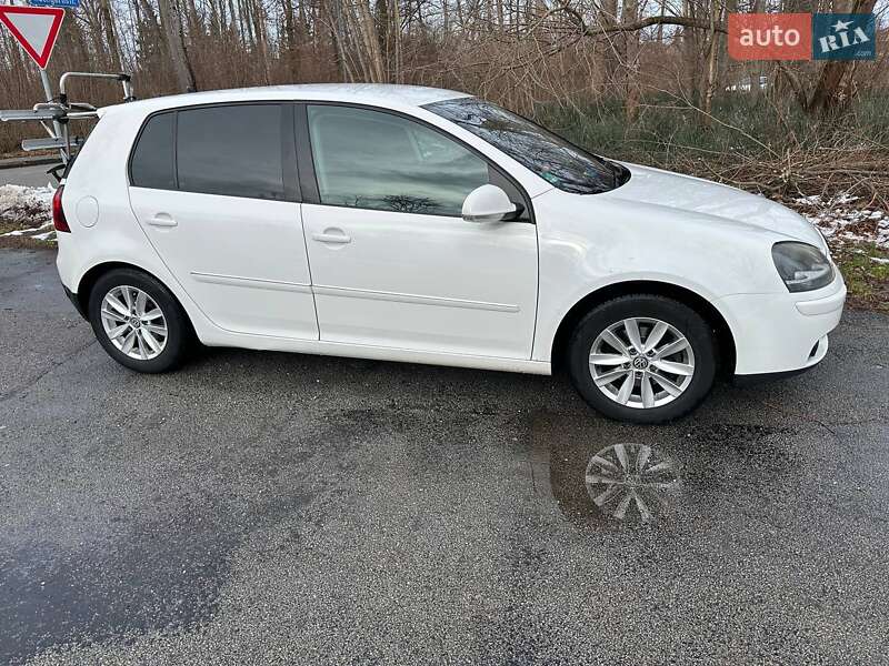 Хетчбек Volkswagen Golf 2008 в Звягелі