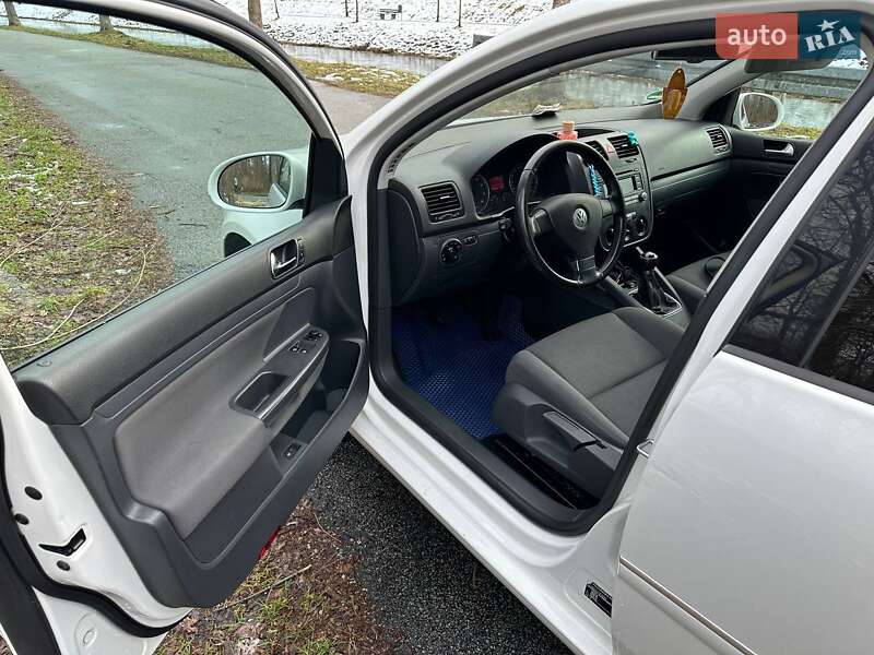 Хетчбек Volkswagen Golf 2008 в Звягелі