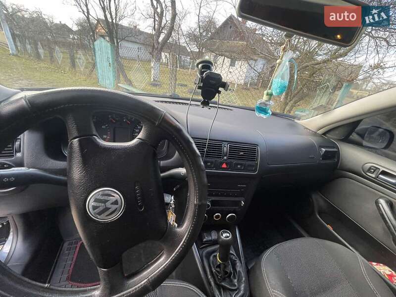 Универсал Volkswagen Golf 2003 в Сарнах