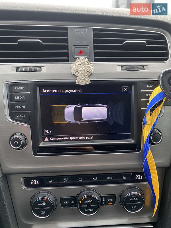 Универсал Volkswagen Golf 2016 в Луцке