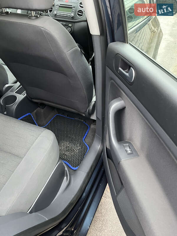 Хэтчбек Volkswagen Golf 2005 в Виннице