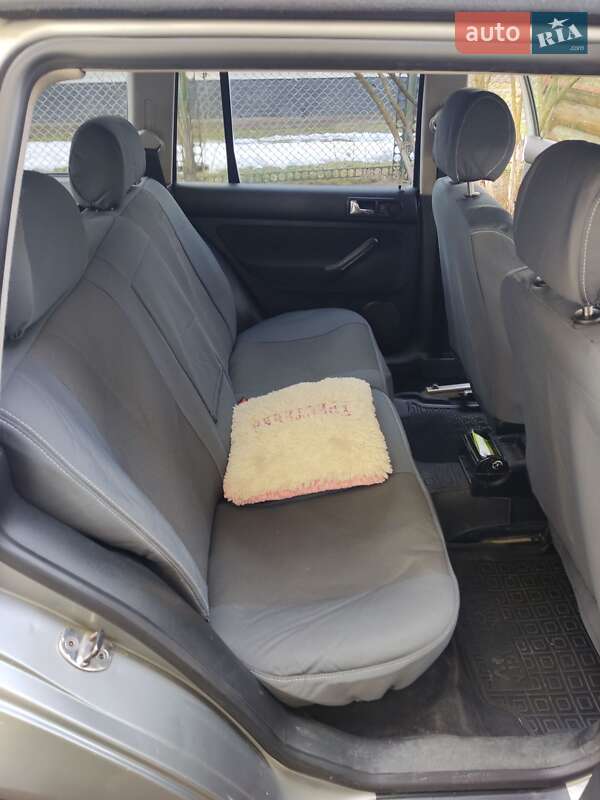 Универсал Volkswagen Golf 2003 в Ивано-Франковске