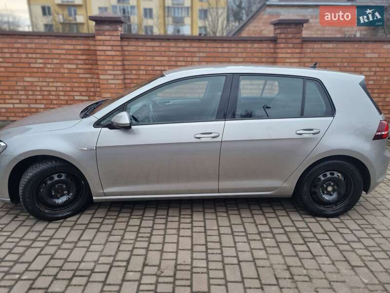 Хетчбек Volkswagen Golf 2016 в Львові