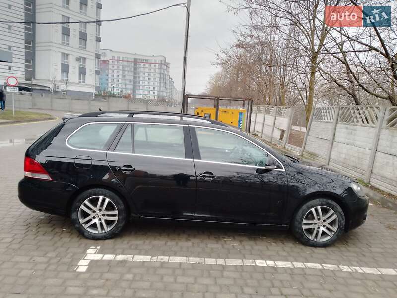 Універсал Volkswagen Golf 2012 в Івано-Франківську