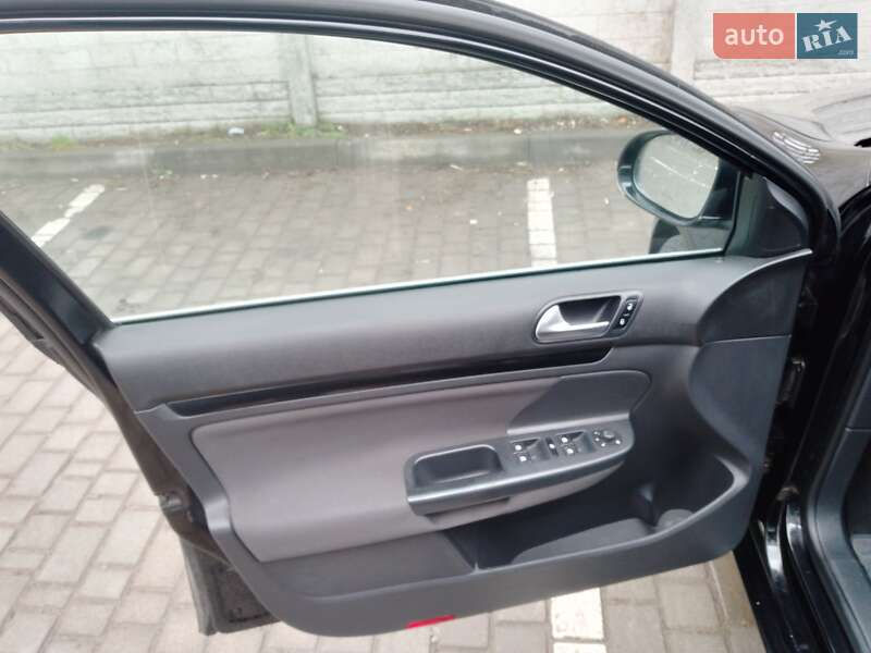 Універсал Volkswagen Golf 2012 в Івано-Франківську