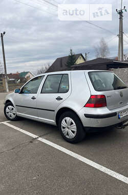 Хэтчбек Volkswagen Golf 2001 в Вишневом