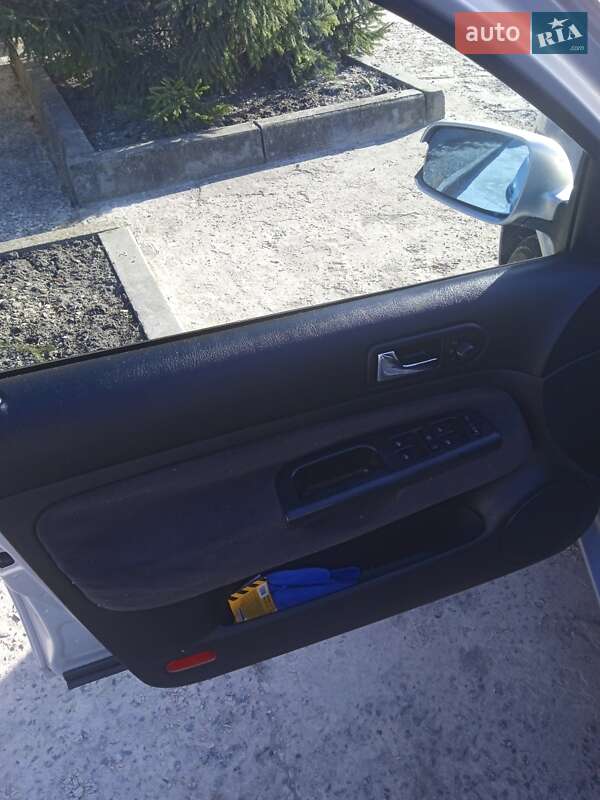 Хэтчбек Volkswagen Golf 1999 в Краснограде