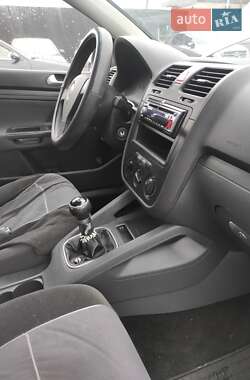 Хэтчбек Volkswagen Golf 2007 в 