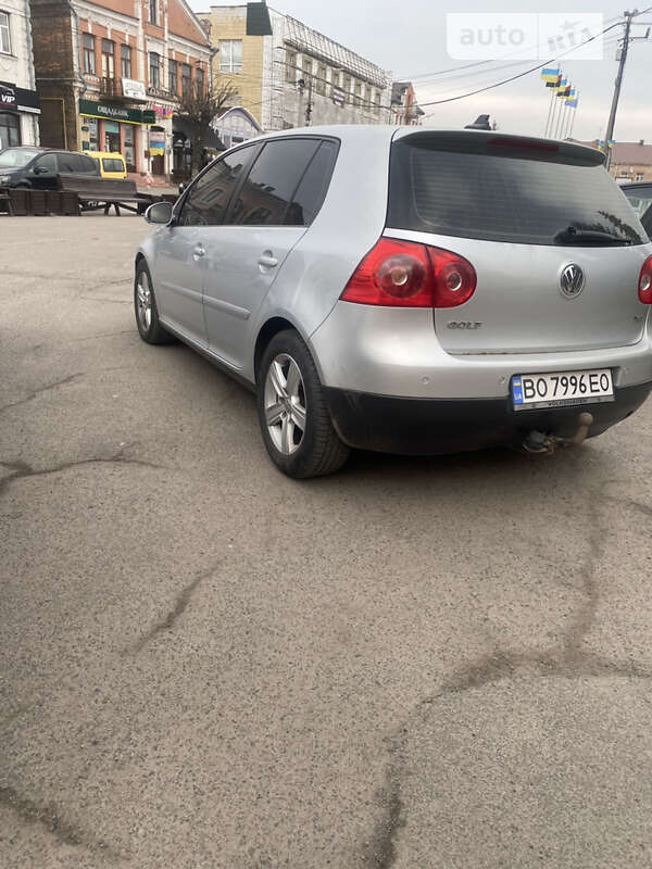 Хетчбек Volkswagen Golf 2008 в Дубні