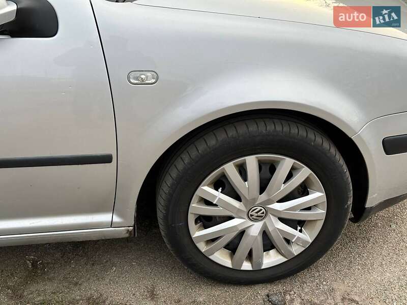 Хэтчбек Volkswagen Golf 2000 в Кременчуге