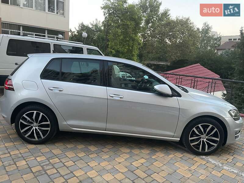 Хэтчбек Volkswagen Golf 2014 в Одессе