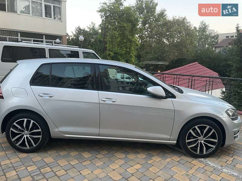 Хэтчбек Volkswagen Golf 2014 в Одессе