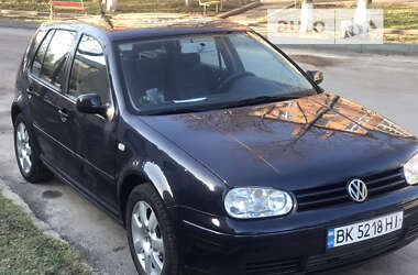 Хэтчбек Volkswagen Golf 2002 в Ровно