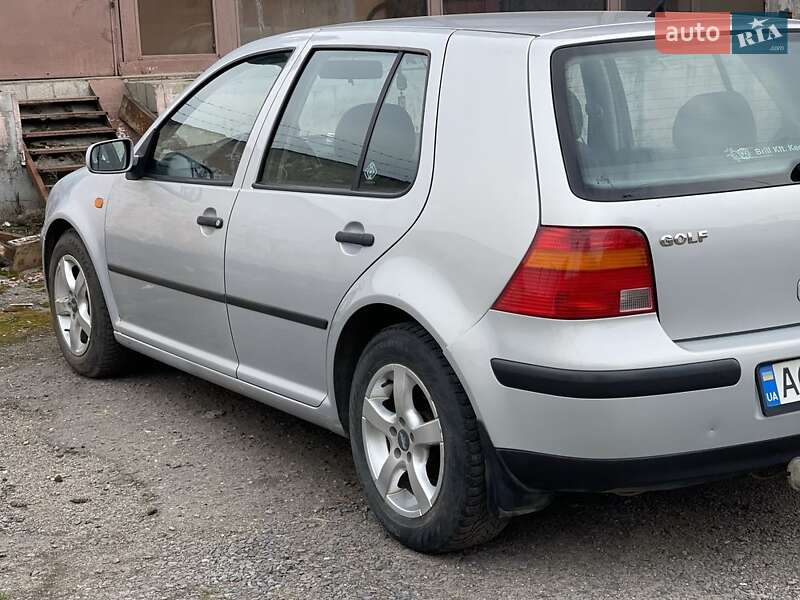 Хэтчбек Volkswagen Golf 1999 в Берегово