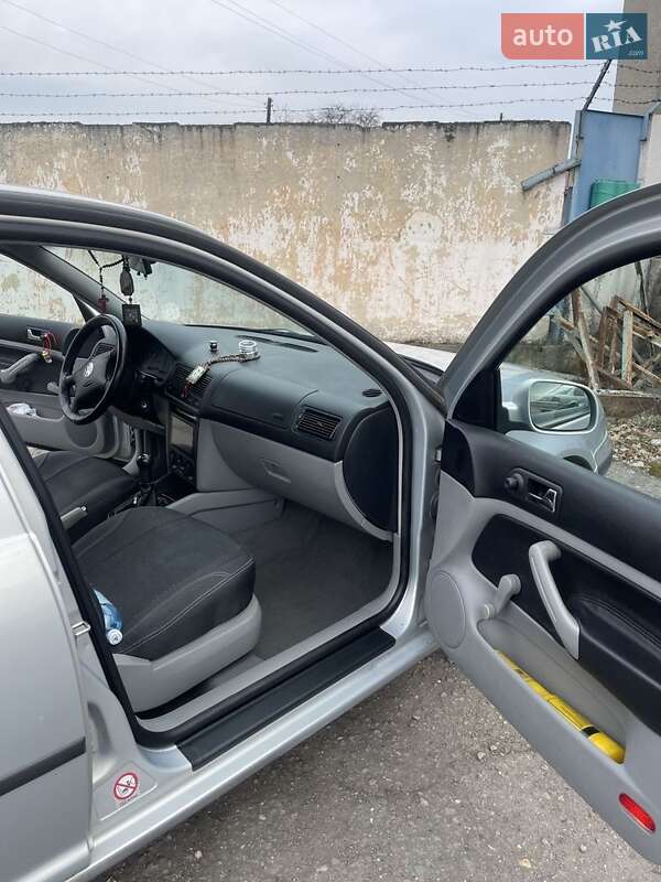 Хэтчбек Volkswagen Golf 1999 в Берегово