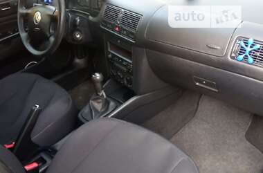 Хетчбек Volkswagen Golf 2003 в Львові