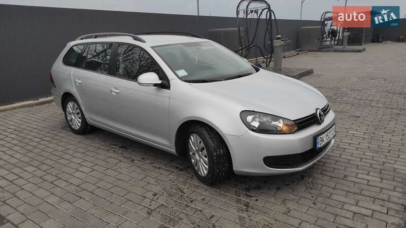 Универсал Volkswagen Golf 2011 в Ровно