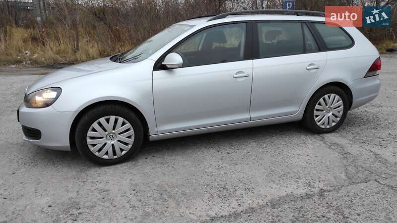 Универсал Volkswagen Golf 2011 в Ровно