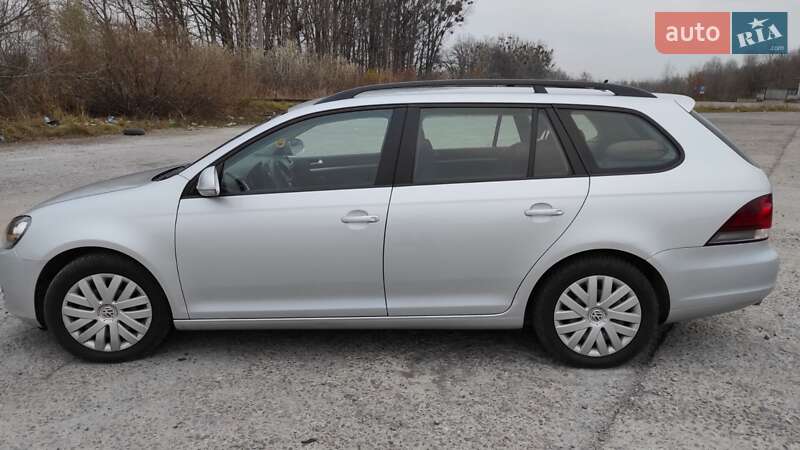 Универсал Volkswagen Golf 2011 в Ровно