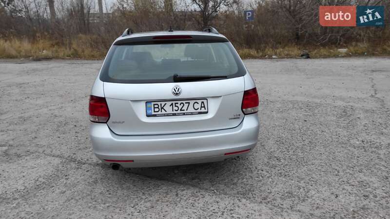 Универсал Volkswagen Golf 2011 в Ровно