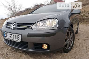 Хетчбек Volkswagen Golf 2005 в Миколаєві