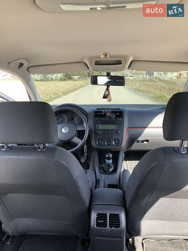 Хэтчбек Volkswagen Golf 2004 в Львове