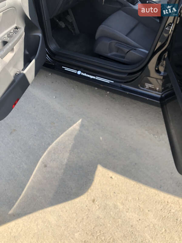 Хэтчбек Volkswagen Golf 2004 в Львове