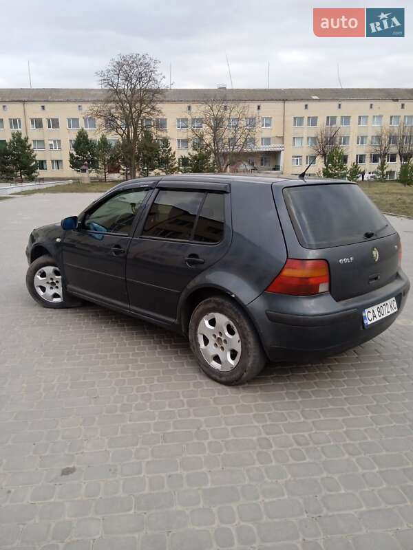 Хэтчбек Volkswagen Golf 2002 в Теплике