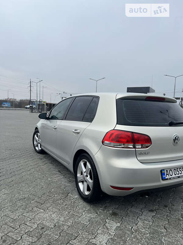 Хэтчбек Volkswagen Golf 2010 в Мукачево