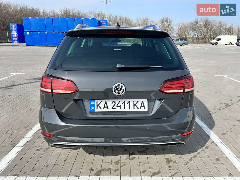 Универсал Volkswagen Golf 2018 в Киеве