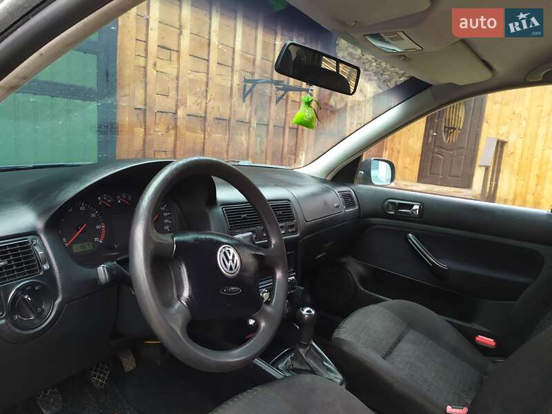 Хэтчбек Volkswagen Golf 1998 в Вижнице