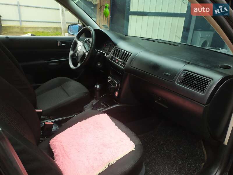 Хэтчбек Volkswagen Golf 1998 в Вижнице