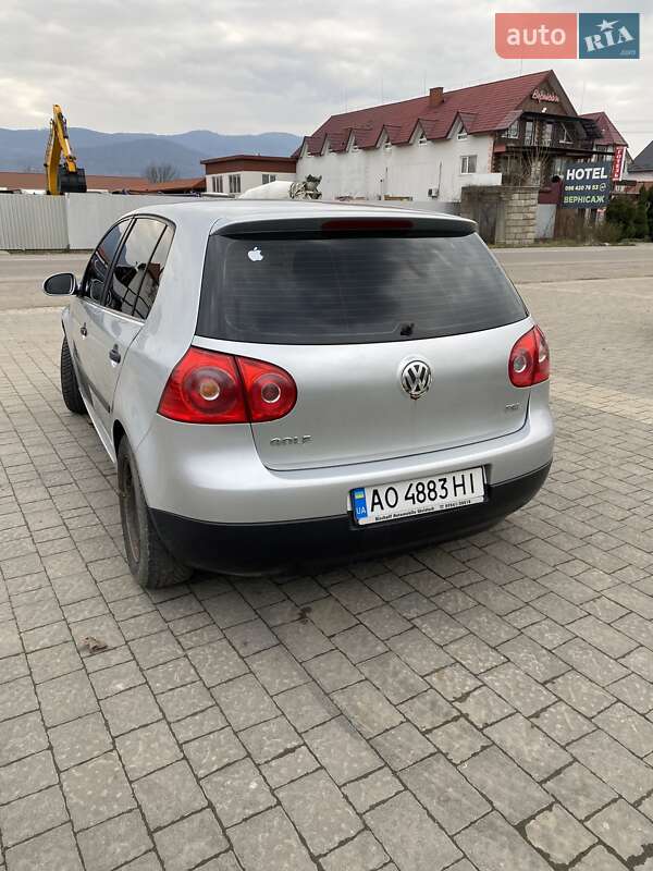Хэтчбек Volkswagen Golf 2004 в Тячеве