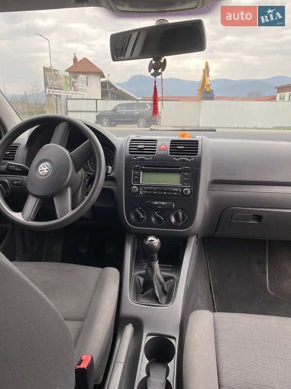 Хэтчбек Volkswagen Golf 2004 в Тячеве