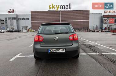 Хэтчбек Volkswagen Golf 2004 в Киеве