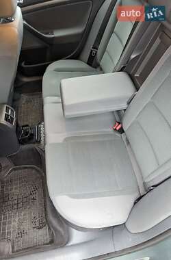 Хэтчбек Volkswagen Golf 2004 в Киеве
