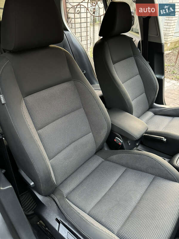 Хэтчбек Volkswagen Golf 2012 в Виннице