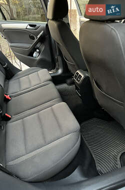 Хэтчбек Volkswagen Golf 2012 в 