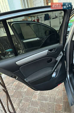 Хэтчбек Volkswagen Golf 2012 в 